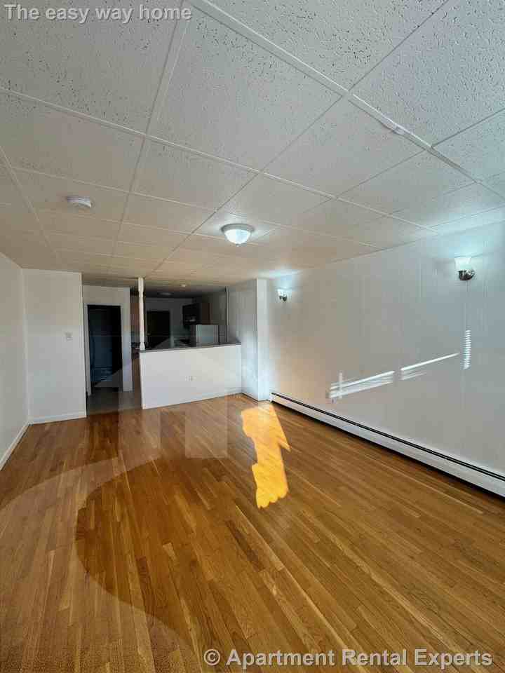 405 Somerville Ave - Photo 2 of 9