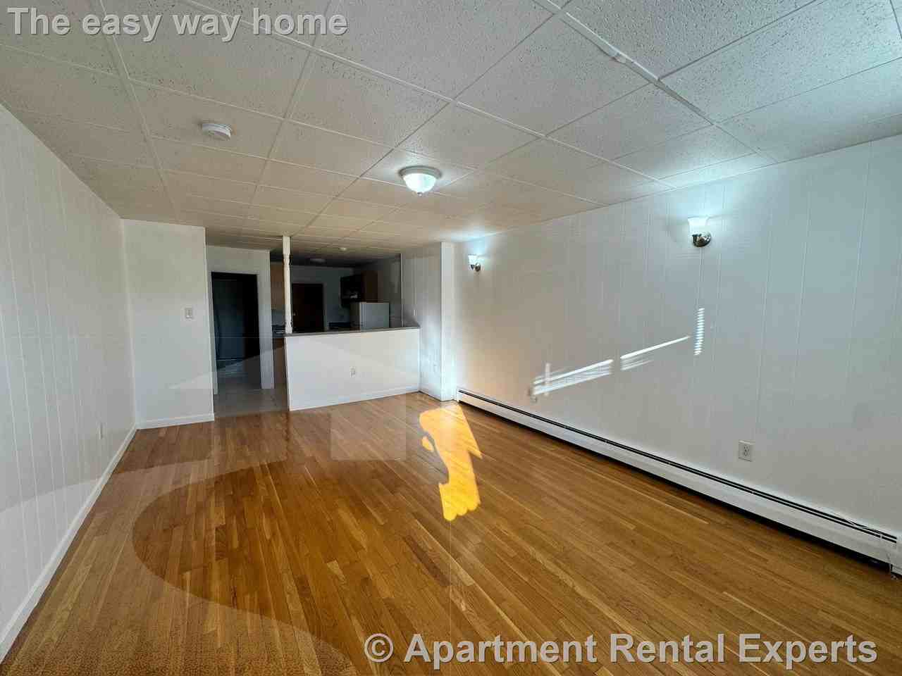 405 Somerville Ave - Photo 3 of 9