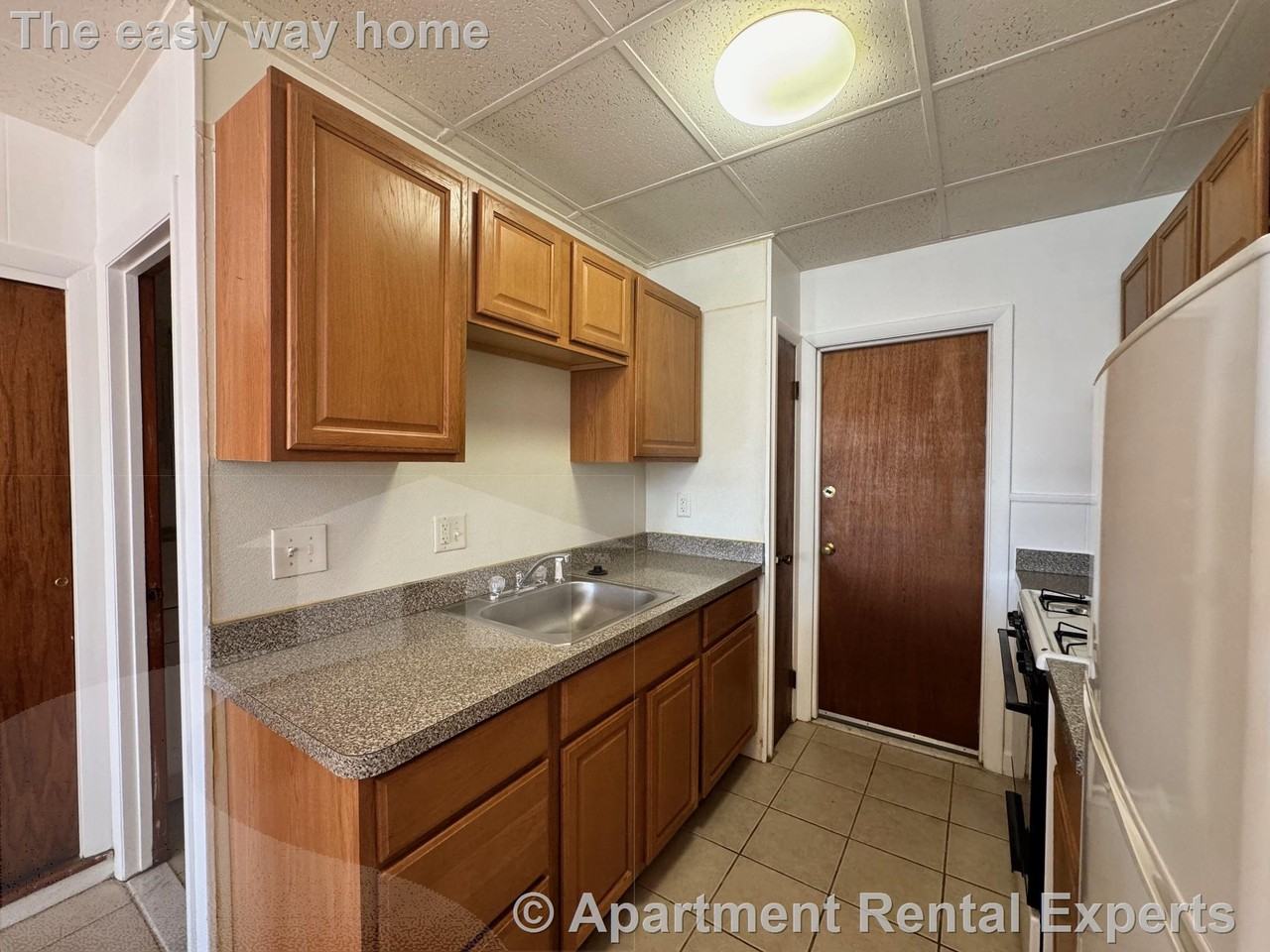 405 Somerville Ave - Photo 5 of 9