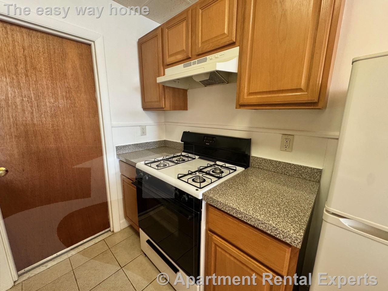 405 Somerville Ave - Photo 6 of 9