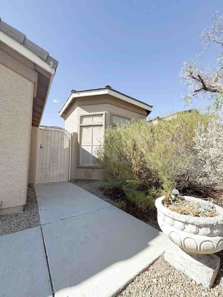 8209 Dusty Valley Ct - Photo 6 of 46