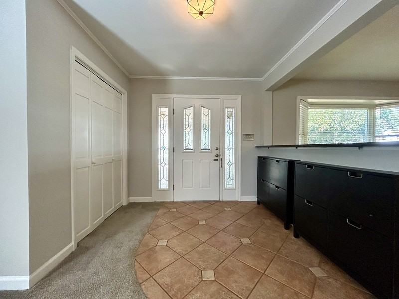 516 Lorna St - Photo 3 of 28