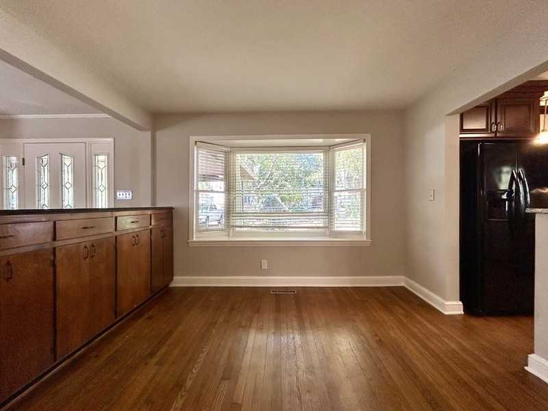 516 Lorna St - Photo 6 of 28