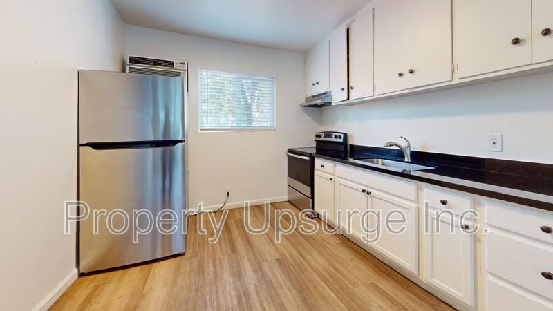 1558 Bridge St #14 - Photo 2 of 13