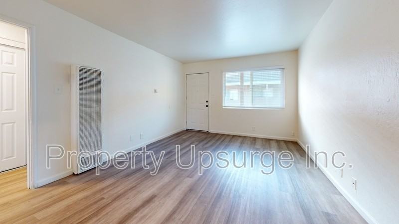 1558 Bridge St #14 - Photo 4 of 13