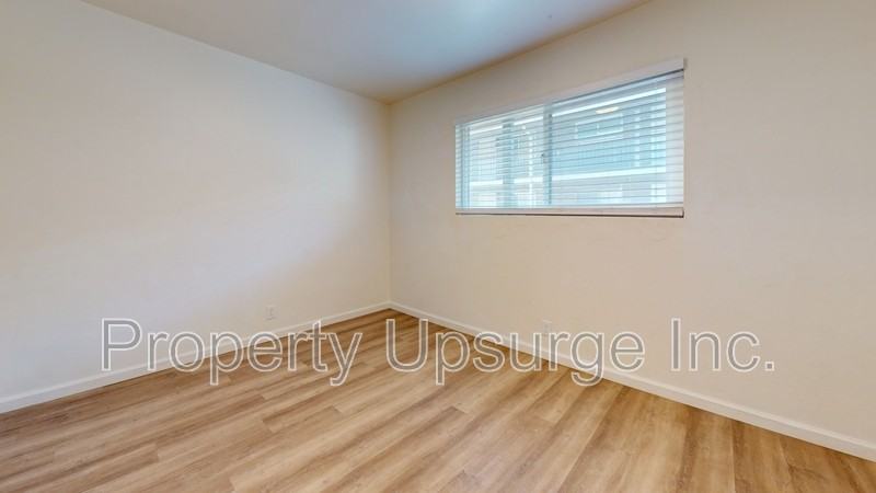 1558 Bridge St #14 - Photo 5 of 13