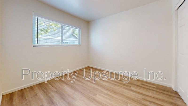 1558 Bridge St #14 - Photo 6 of 13