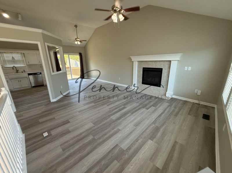 308 Ne Topaz Dr - Photo 2 of 15