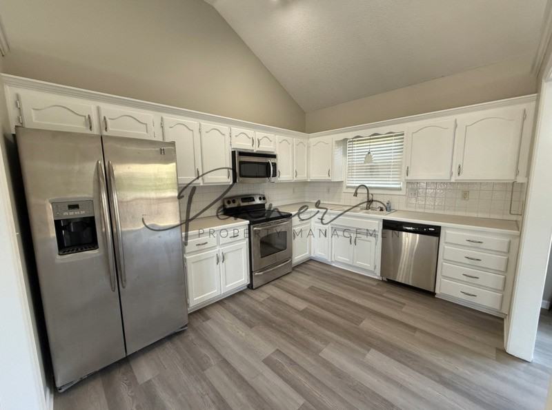 308 Ne Topaz Dr - Photo 3 of 15