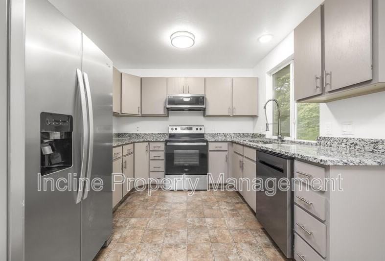 762 Nw - Photo 2 of 14