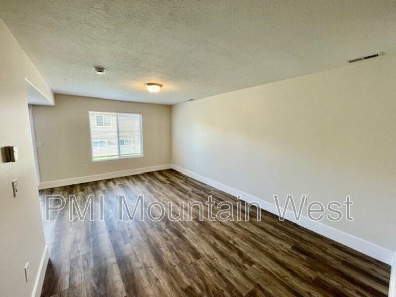 652 Westnorth #42 - Photo 5 of 32