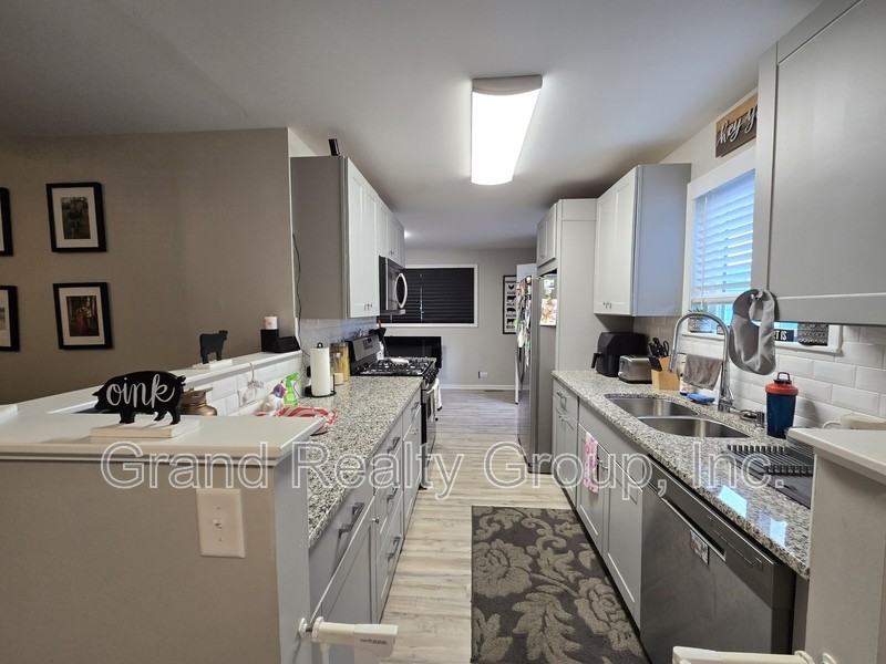 151 N California Ave - Photo 3 of 11