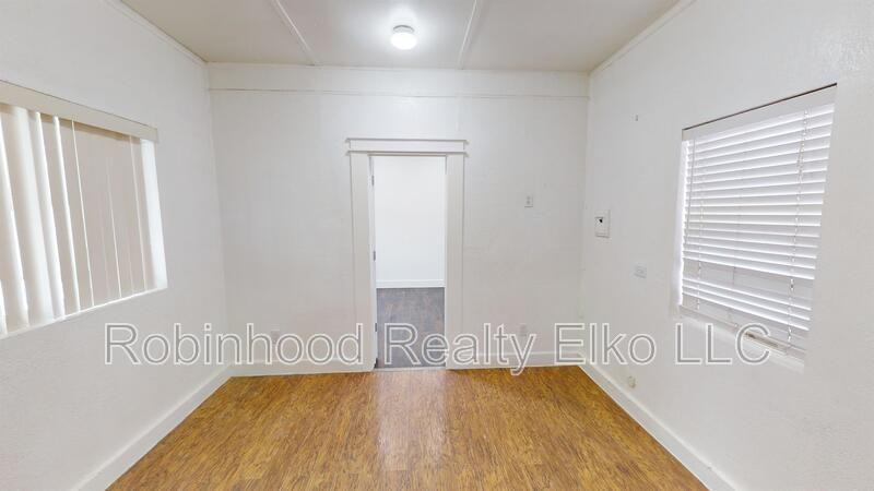 843 Lincoln Ave - Photo 4 of 15