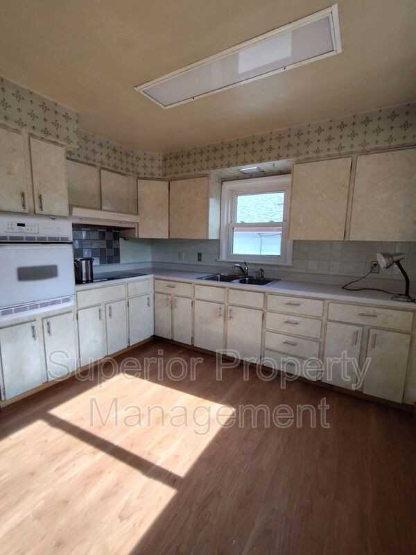 1947 E 18th St - Photo 4 of 13