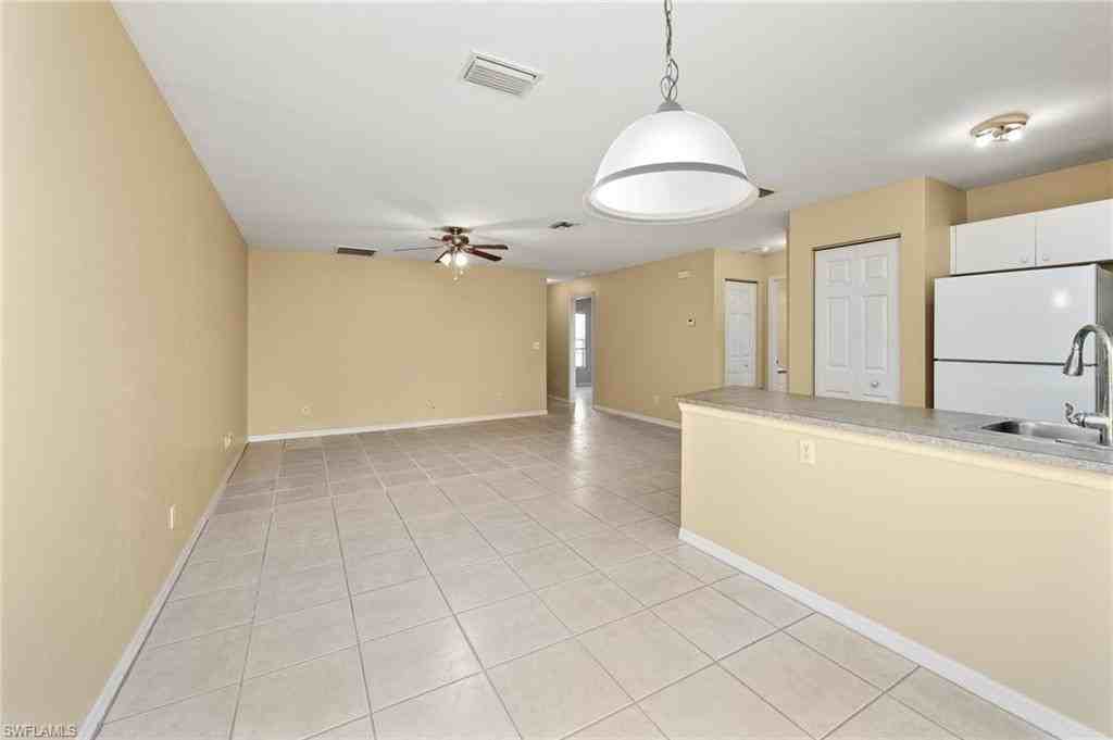 618 Se 9th St - Photo 4 of 9