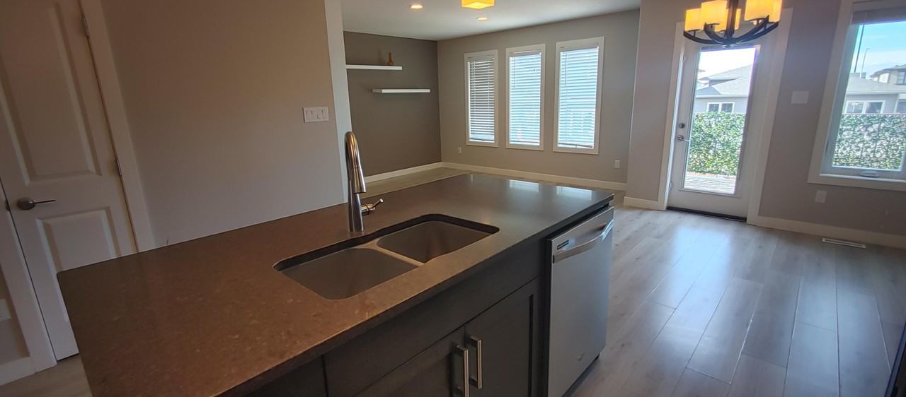 518 Devonia Rd W - Photo 3 of 15