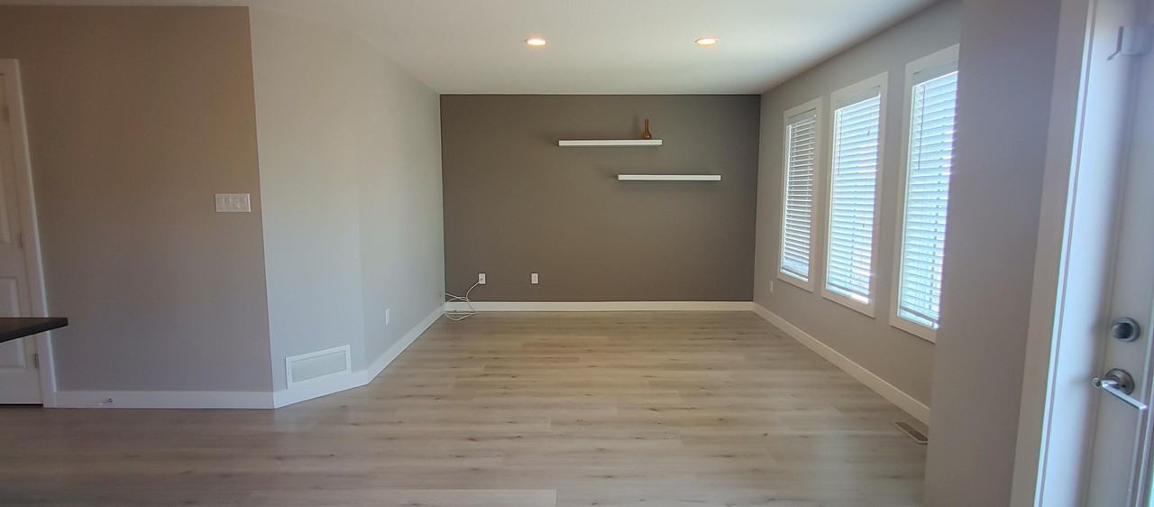 518 Devonia Rd W - Photo 4 of 15