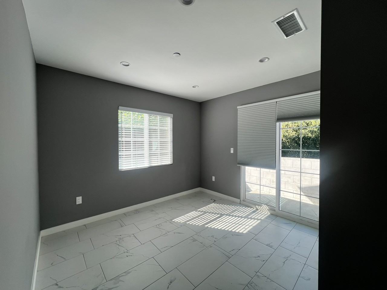 5310 Navarro St - Photo 3 of 17