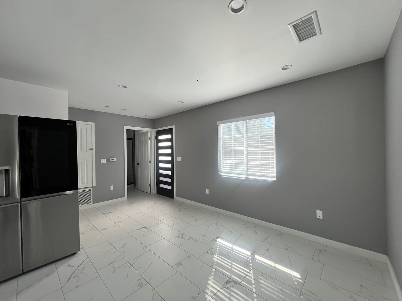 5310 Navarro St - Photo 4 of 17