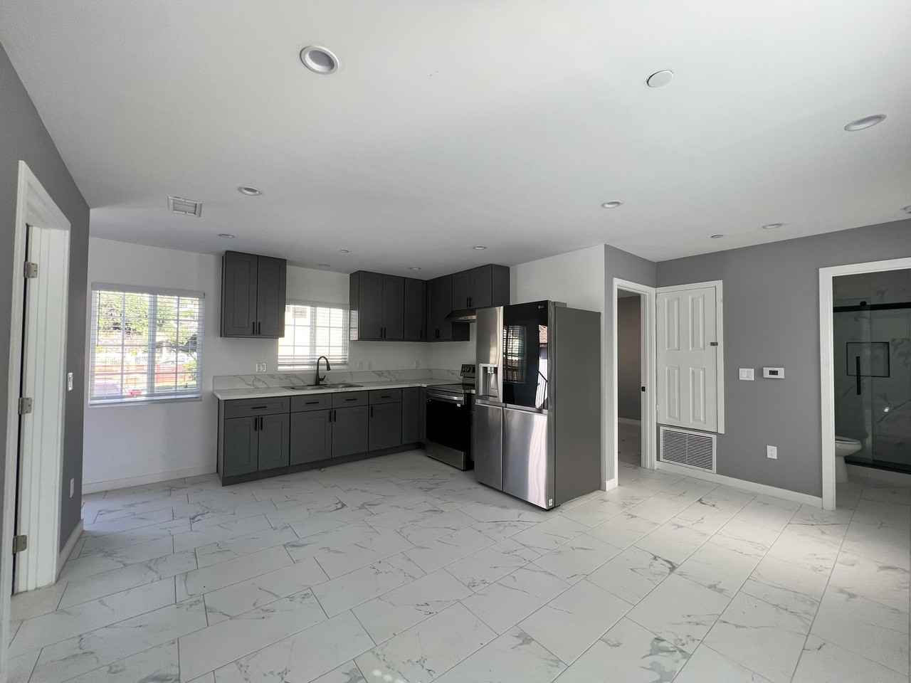 5310 Navarro St - Photo 5 of 17