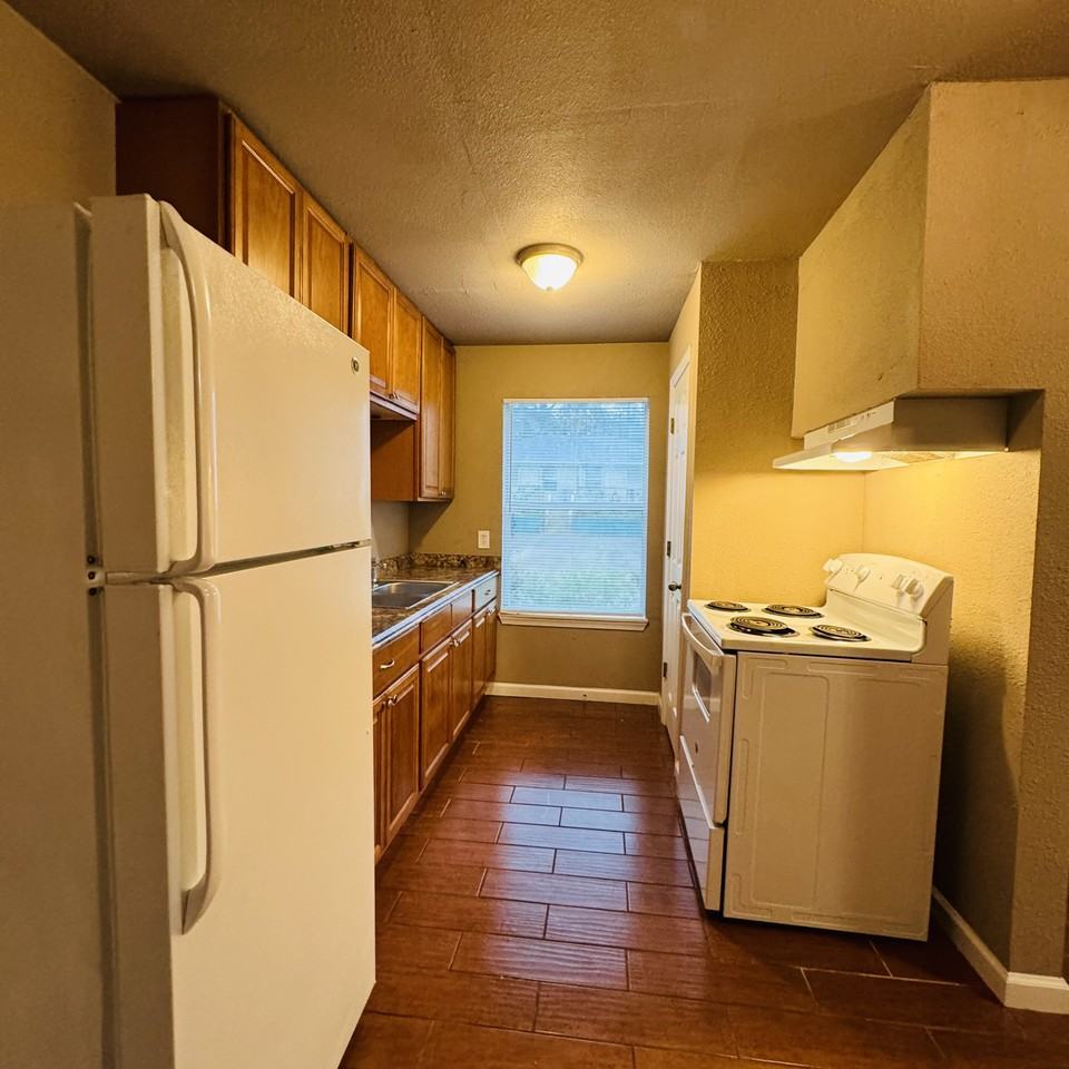 2530 Maxey Ct - Photo 2 of 18