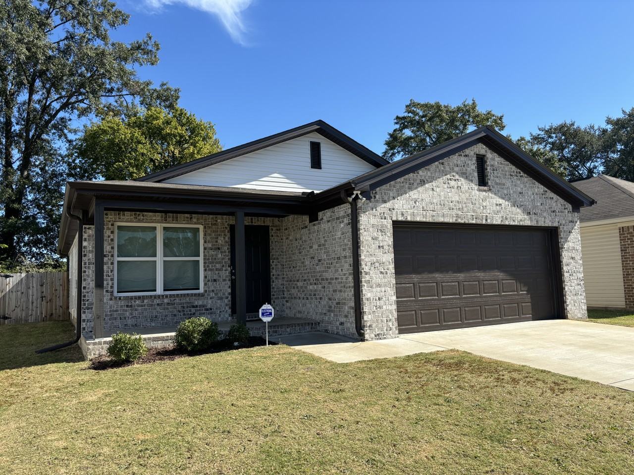 208 Bradford Cir - Photo 2 of 30