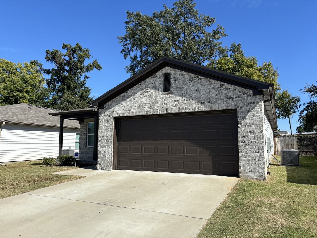 208 Bradford Cir - Photo 3 of 30