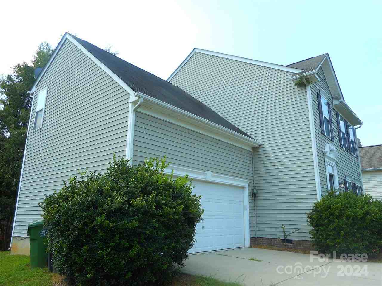 1058 Pepperwood Pl - Photo 3 of 24