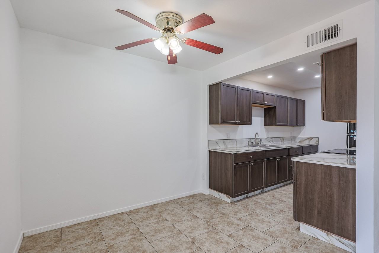 6058 W Golden Ln - Photo 2 of 19