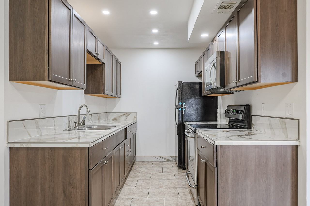 6058 W Golden Ln - Photo 3 of 19