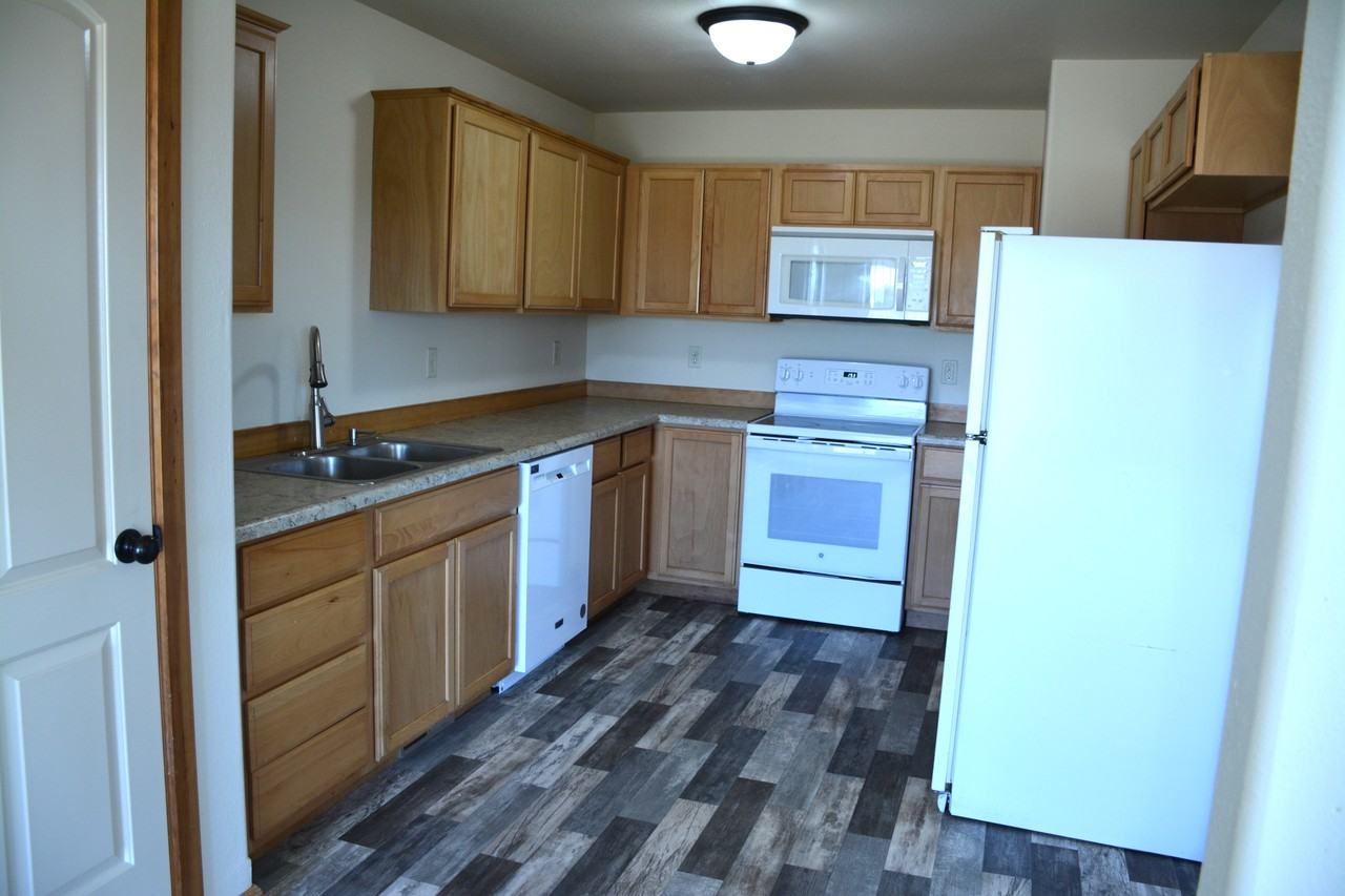 806 Nighthawk Dr - Photo 2 of 14