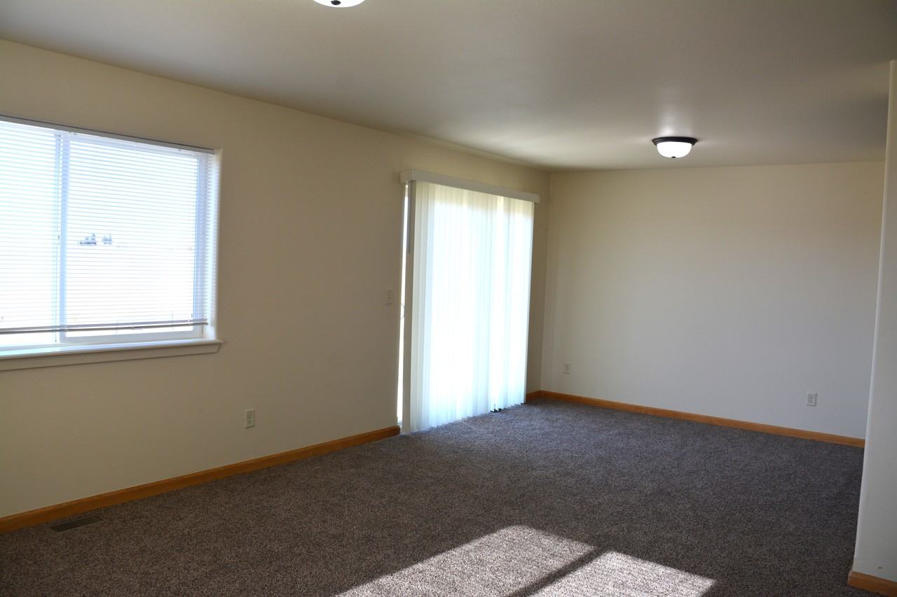 806 Nighthawk Dr - Photo 4 of 14