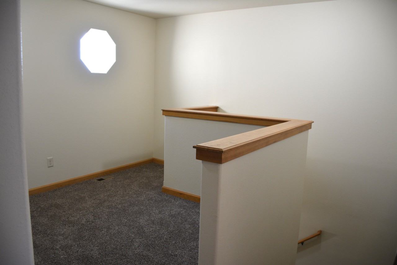 806 Nighthawk Dr - Photo 5 of 14