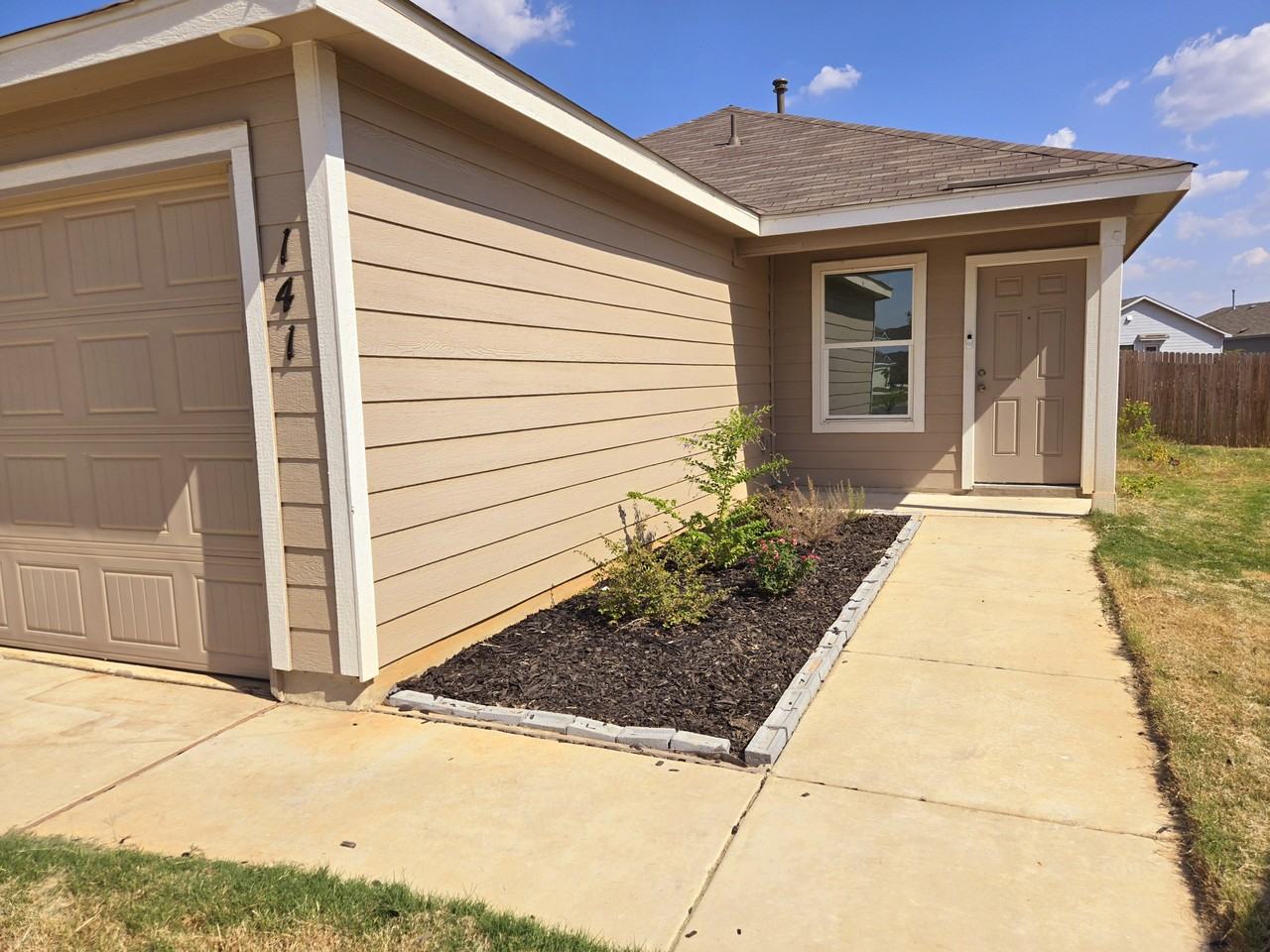 141 Cowboy Rdg - Photo 2 of 7