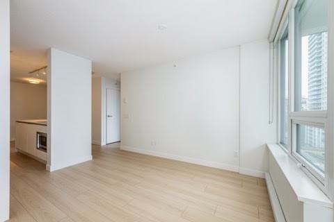 1005 Quayside Dr - Photo 3 of 13