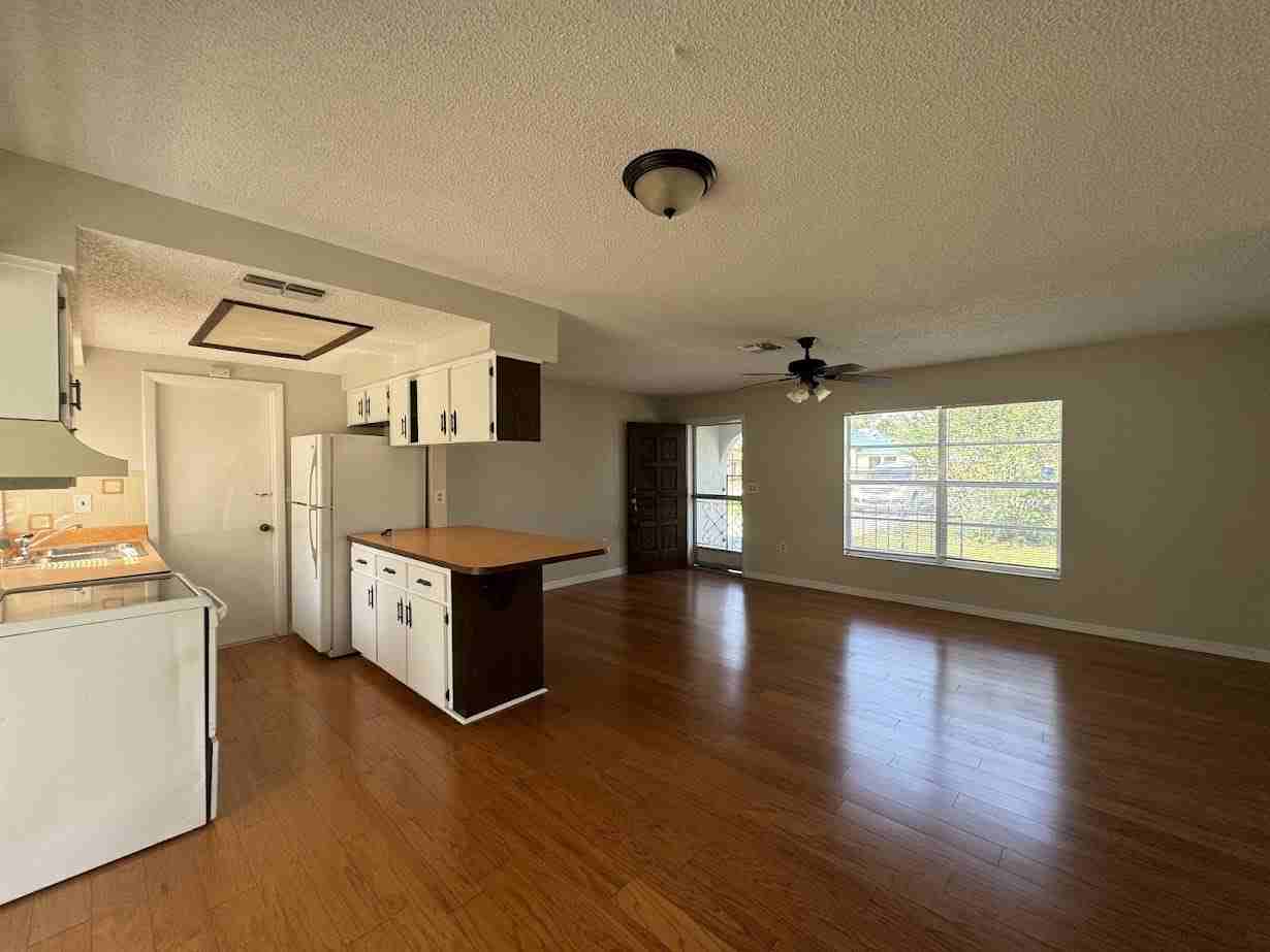 9246 Bladon St - Photo 4 of 19