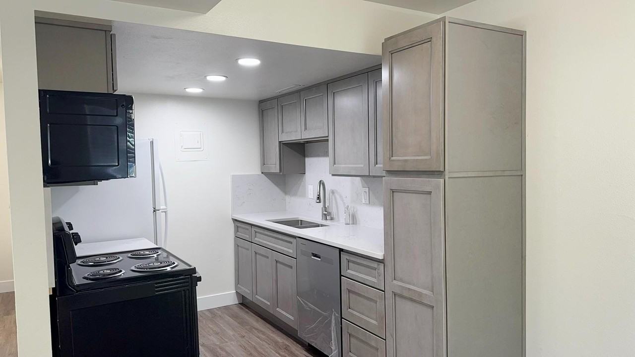 362 East 1500 South - Photo 3 of 10