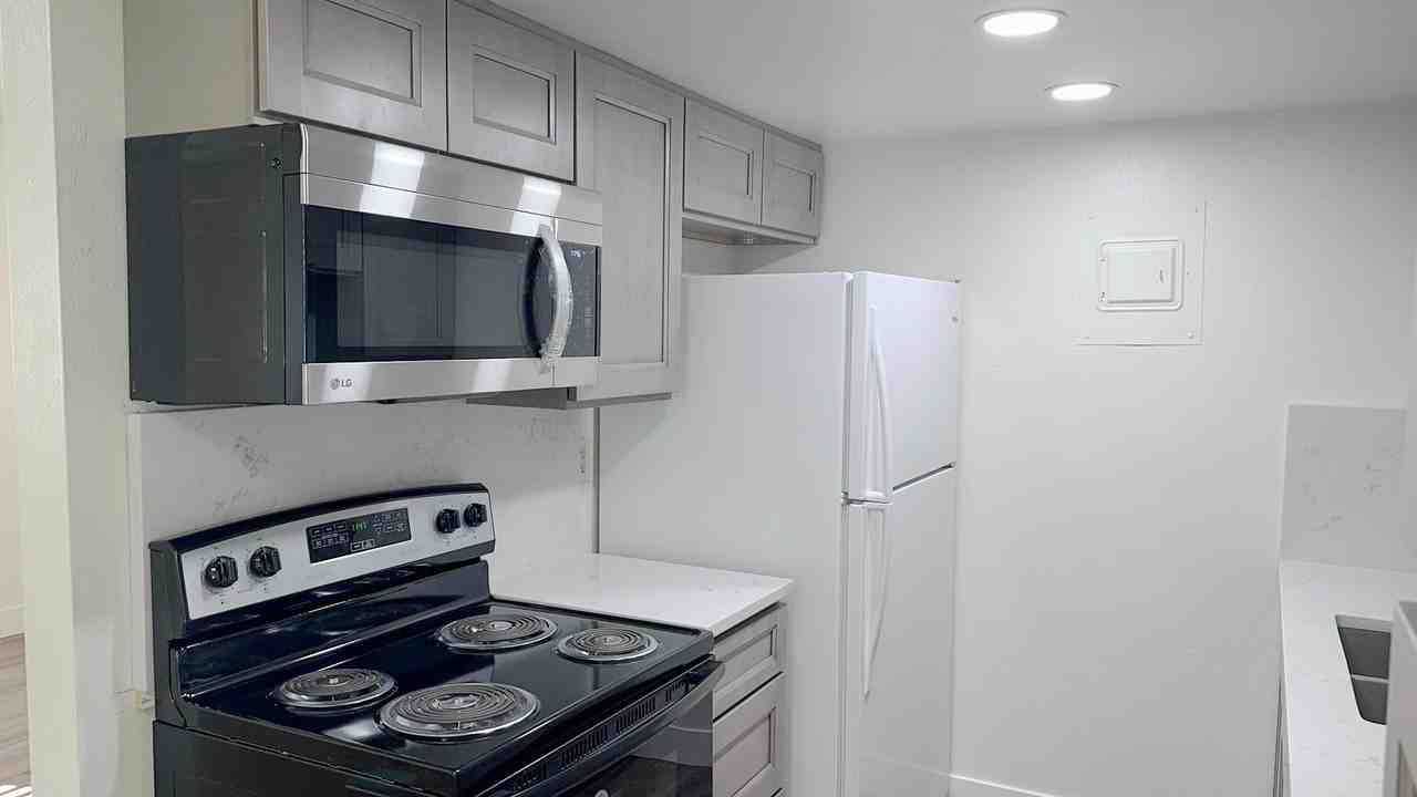 362 East 1500 South - Photo 4 of 10