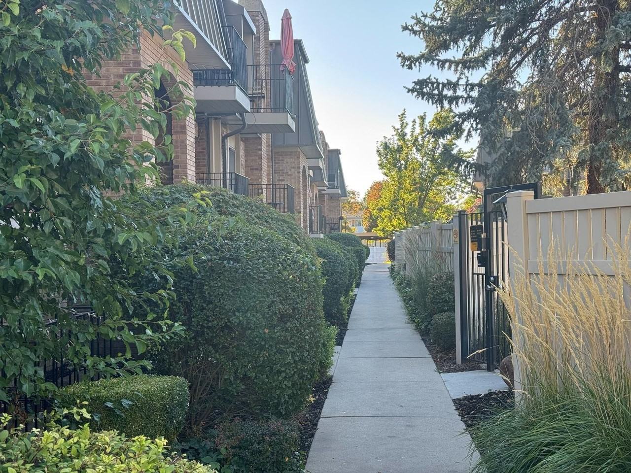 4872 S Highland Cir - Photo 2 of 20