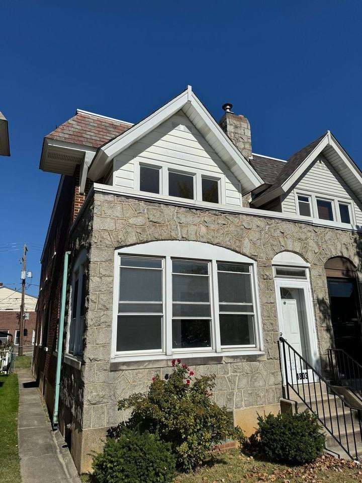 1803 W Allen St - Photo 3 of 30