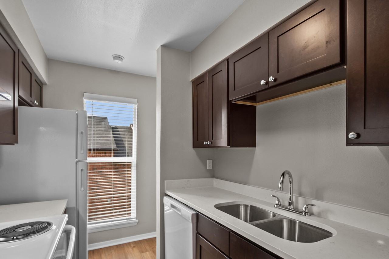 Kennington Apartments - Photo 5 of 34