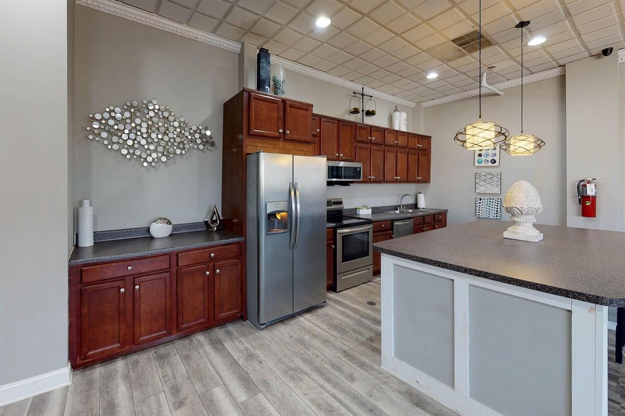 Kensington Club - Photo 6 of 50