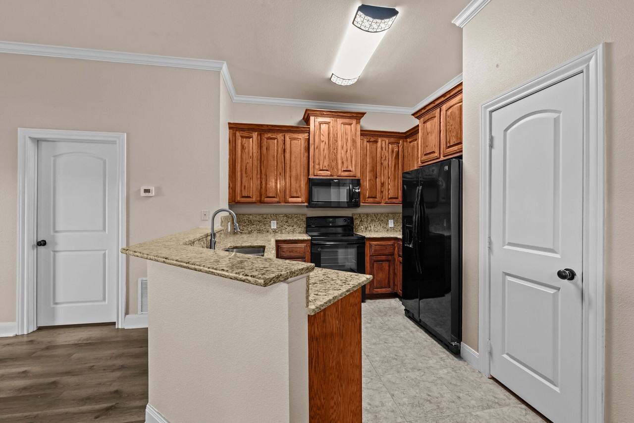 Arbors of Mineola - Photo 2 of 33