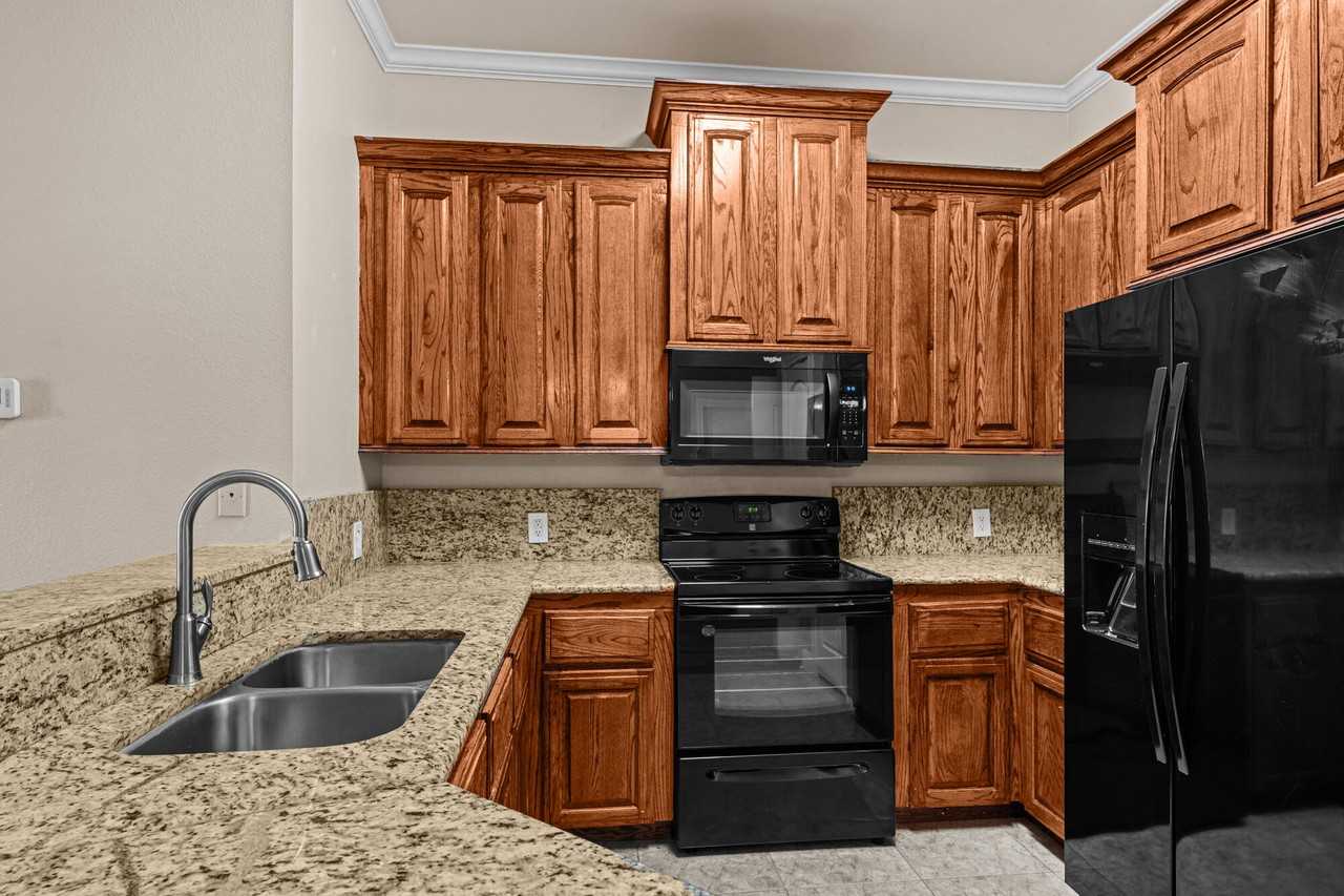 Arbors of Mineola - Photo 3 of 33