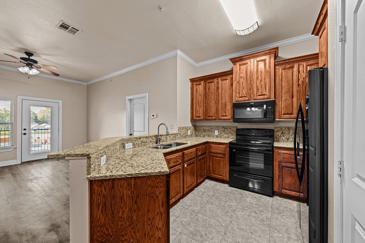 Arbors of Mineola - Photo 4 of 32