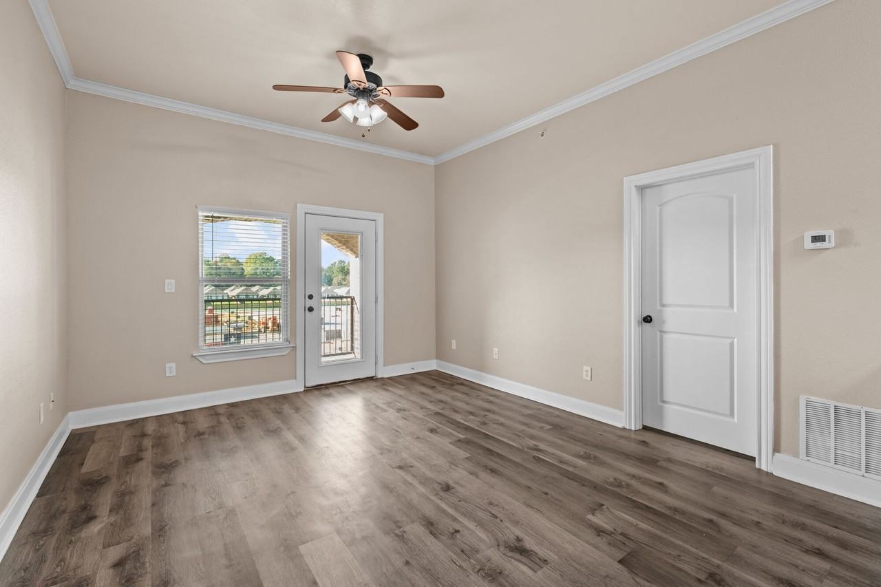 Arbors of Mineola - Photo 6 of 32