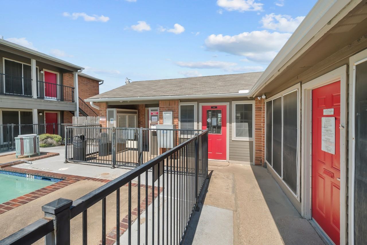 Parkwood Square - Photo 5 of 49