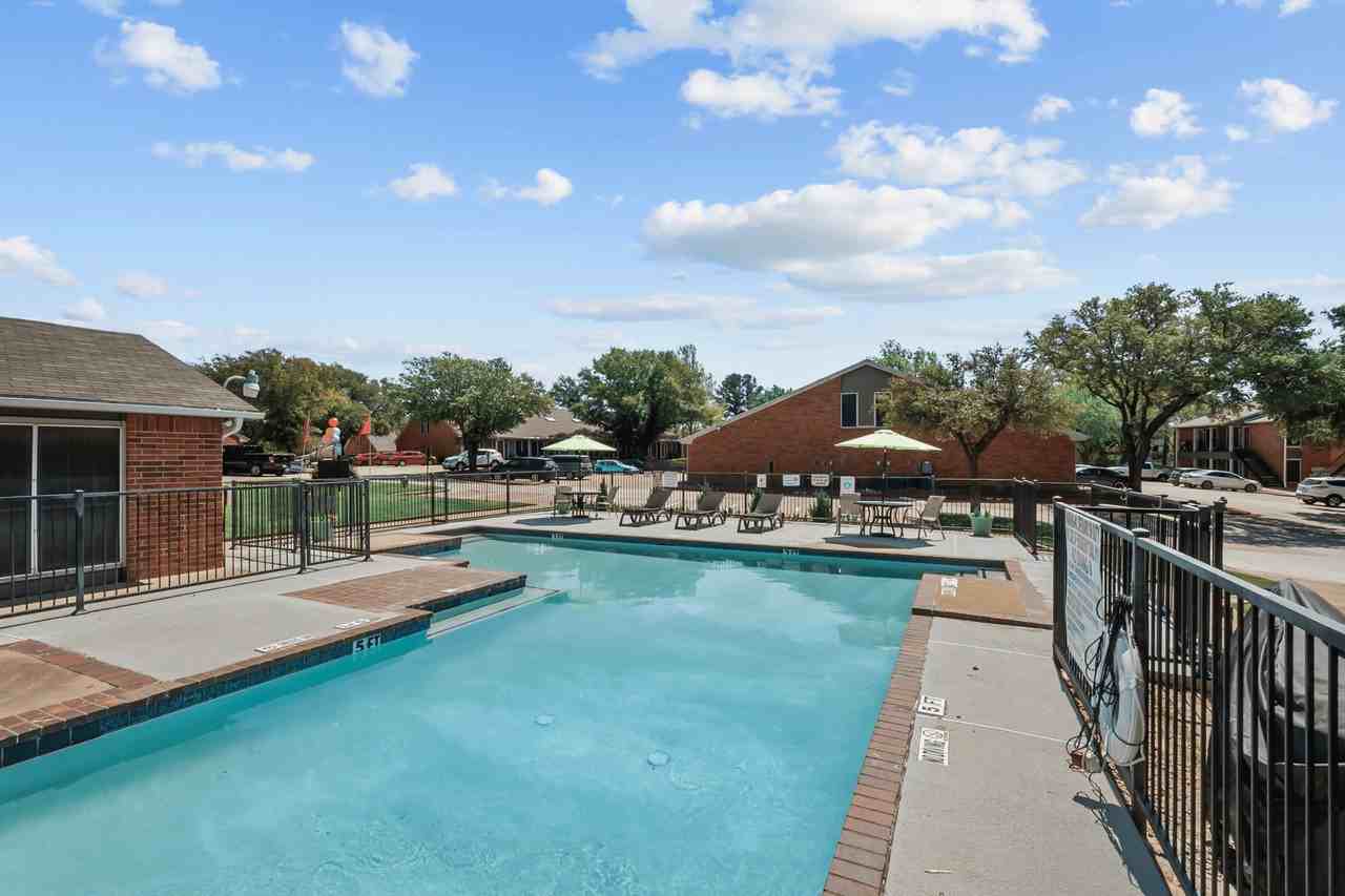 Parkwood Square - Photo 7 of 49