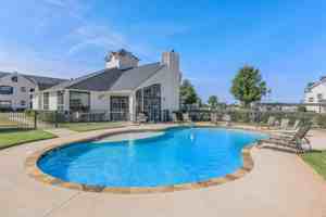 featured image of 1111 S Red River Expy