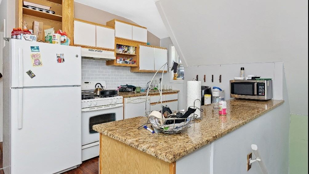 1016 S Claremont Ave #3 - Photo 3 of 8